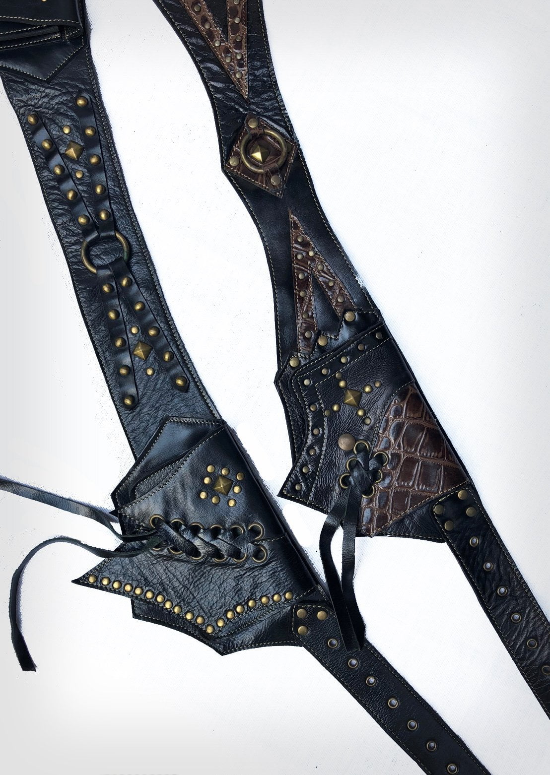 Leather skin pocket belt