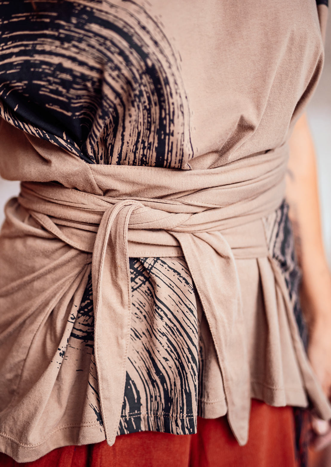 Nami wrap tee Brush stroke