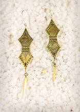 Load image into Gallery viewer, Primal Link Earrings
