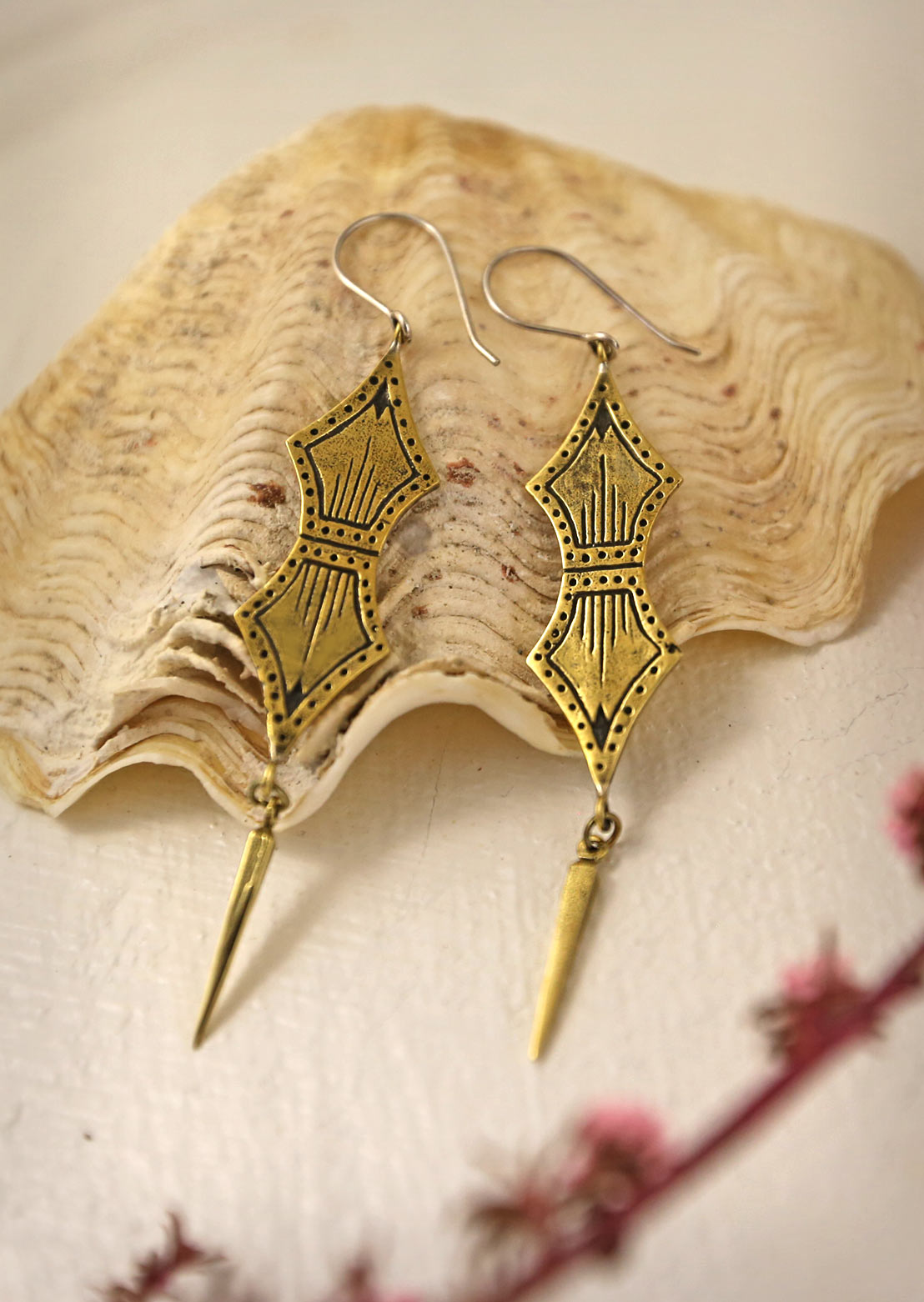 Load image into Gallery viewer, Primal Link Earrings
