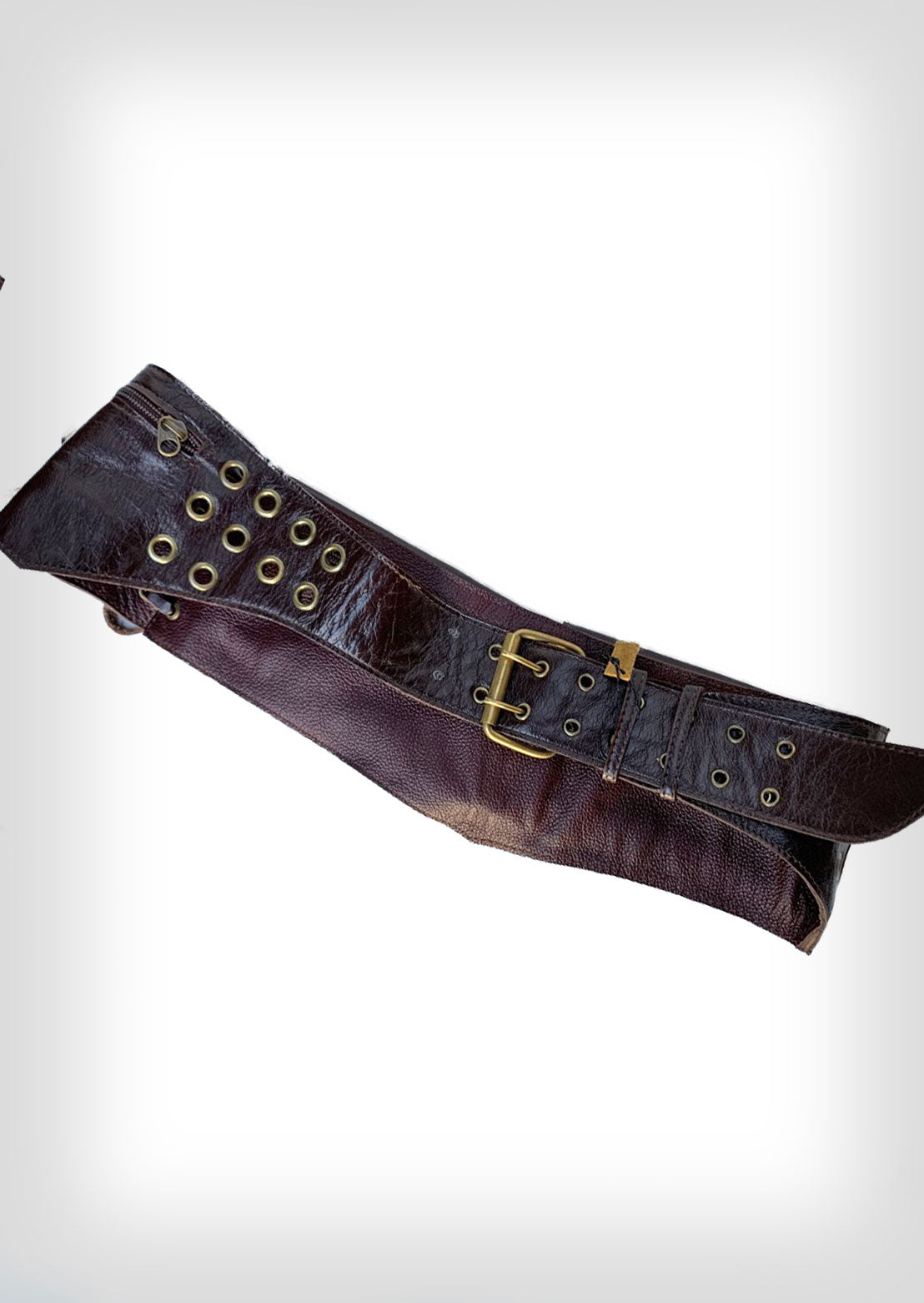 Aligned leather pocket belt