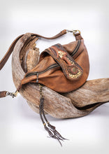 Load image into Gallery viewer, Handmade leather bum bag

